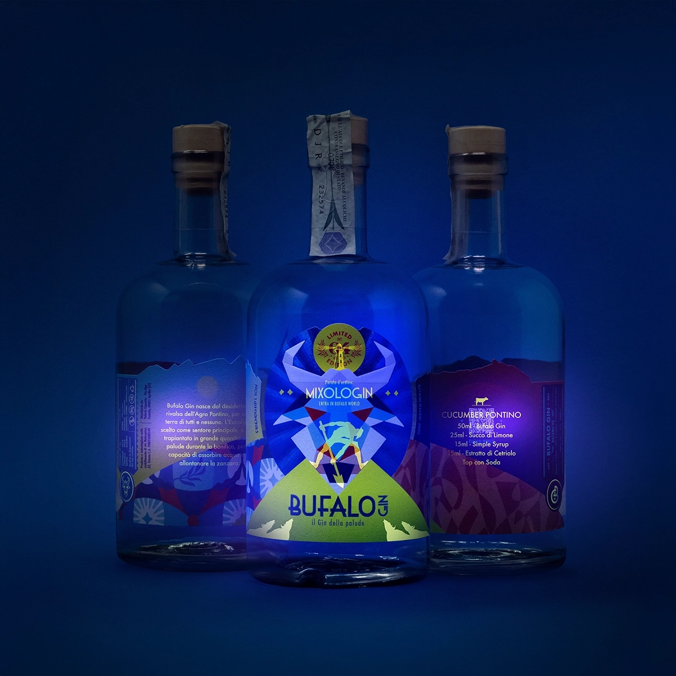 Visione tramite Luce Uv dell'etichette di Bufalo Gin, che mostrano gli elementi nascosti dall’inchiostro invisibile HP ElectroInk