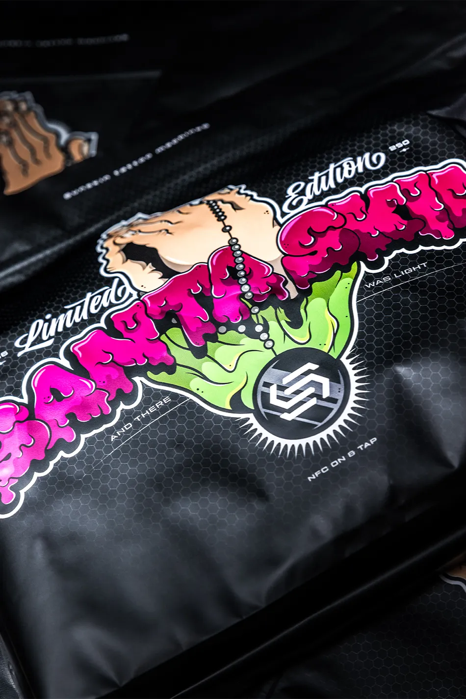 Dettaglio frontale della doypack realizzata per la Limited Edition di Santa Skin